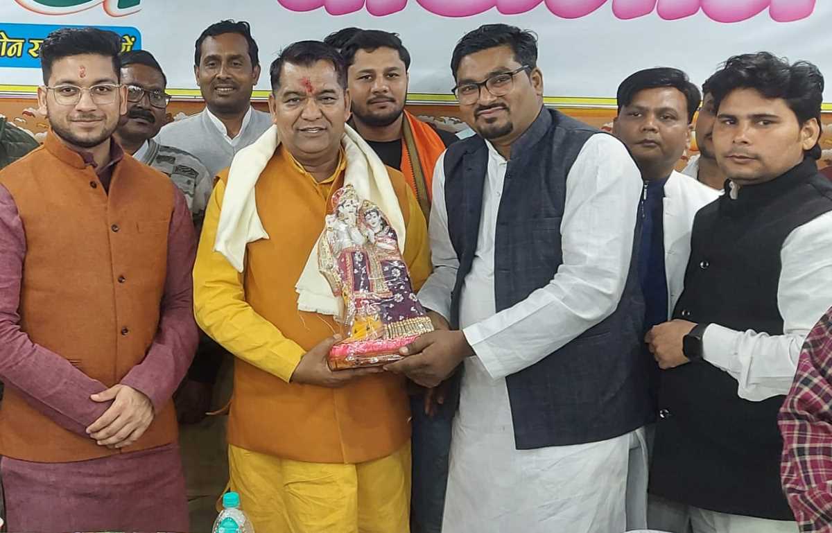 एटा सांसद राजवीर सिंह उर्फ राजू भईया के पुत्र सौरभ सिंह व डिबाई विधायक सीपी सिंह लोधी ने वीरांगना महारानी अवंतीबाई लोधी प्रदर्शनी मेले का किया शुभारंभ